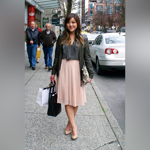 Club Monaco Pamera Pleated Skirt (size 2) - Picture 5 of 8